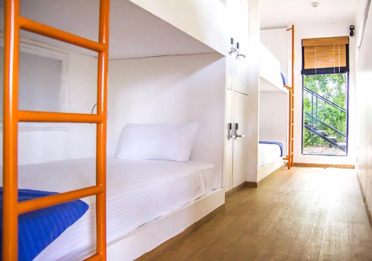 Traveler'S Haven Hostel At Colombo Intl Airport Katunayaka Exterior photo