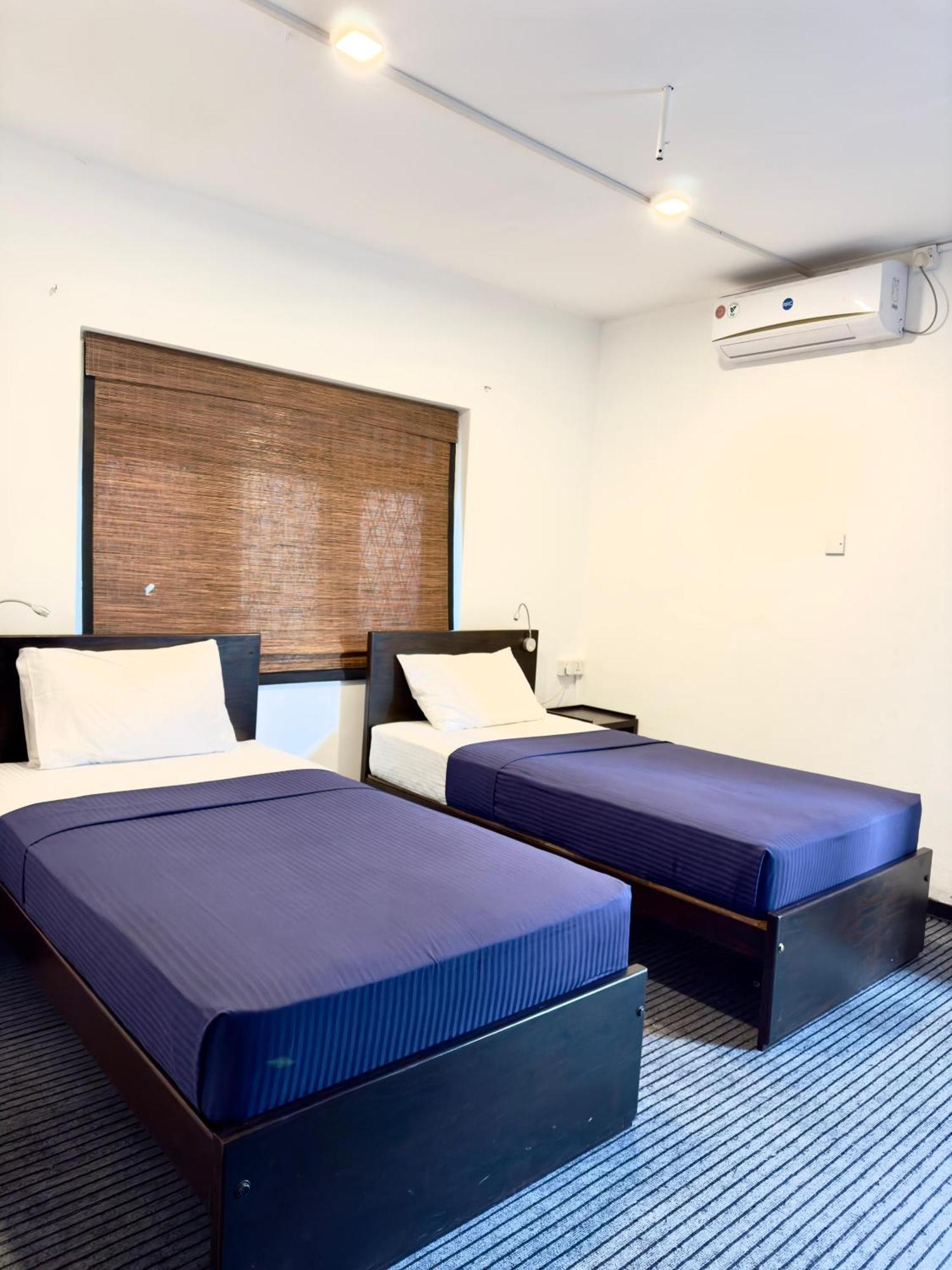 Traveler'S Haven Hostel At Colombo Intl Airport Katunayaka Exterior photo