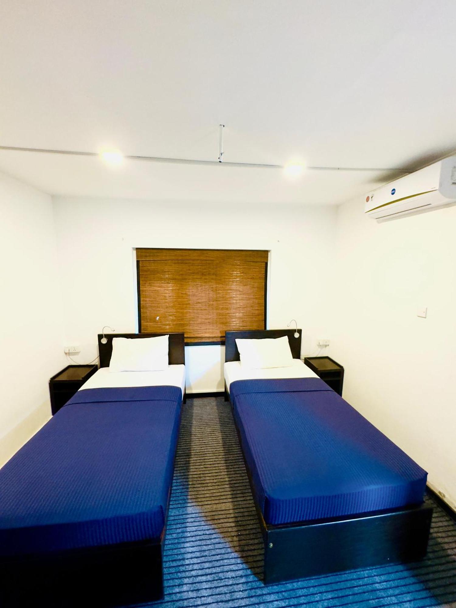 Traveler'S Haven Hostel At Colombo Intl Airport Katunayaka Exterior photo